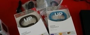 南京玄武区实体店Jawbone UP2智能手环现货热销中，黑色蓝色任选